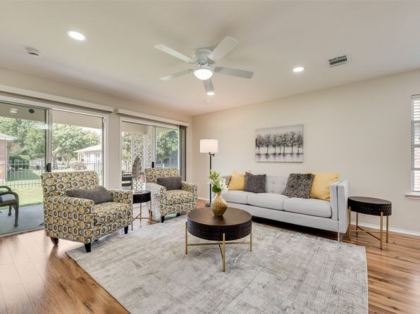 Front view of 7749 Longaberger Dr