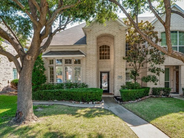 Living room of 6966 Richmond Dr