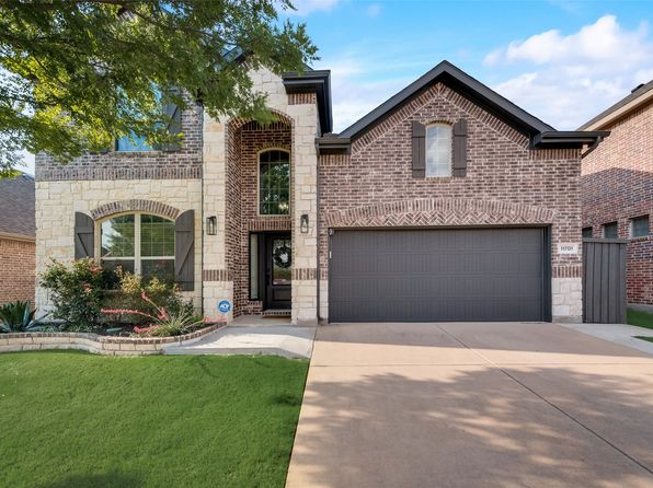 Living room of 11701 Parade Dr