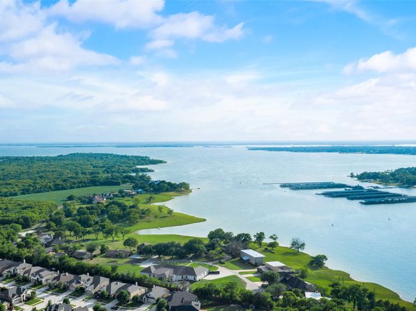 Kitchen of 11701 Parade Dr