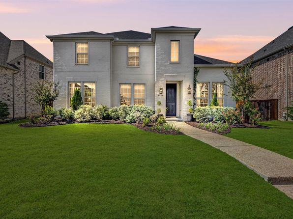 Living room of 6723 Barnes Dr